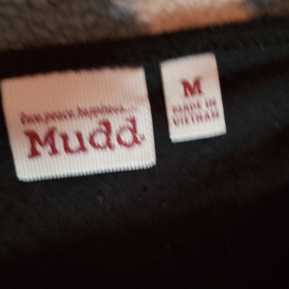 MUDD black vneck with shear v in back - Picture 2 of 5